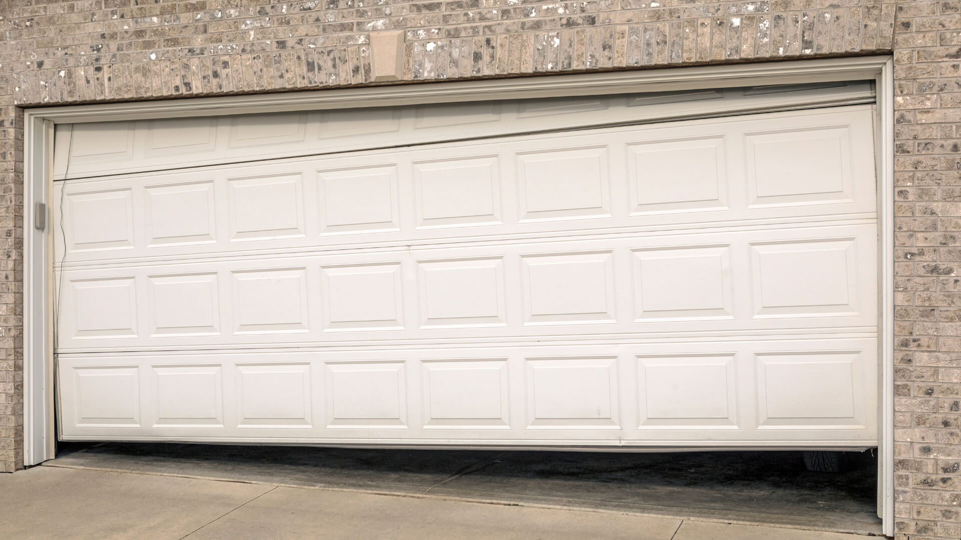 Read more about the article Common Signs of a Broken Garage Door Spring and What to Do About It